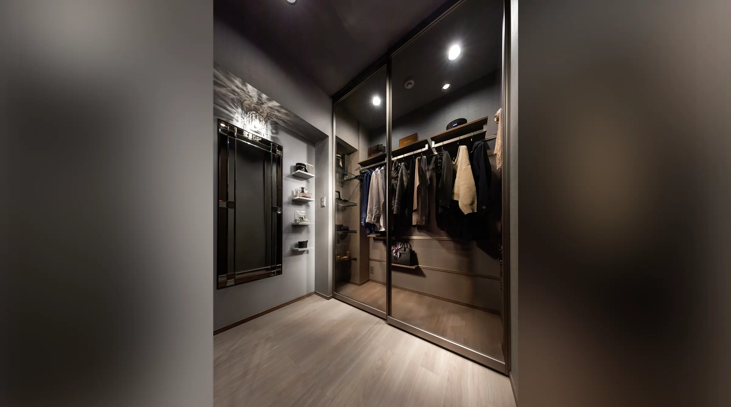 CLOSET