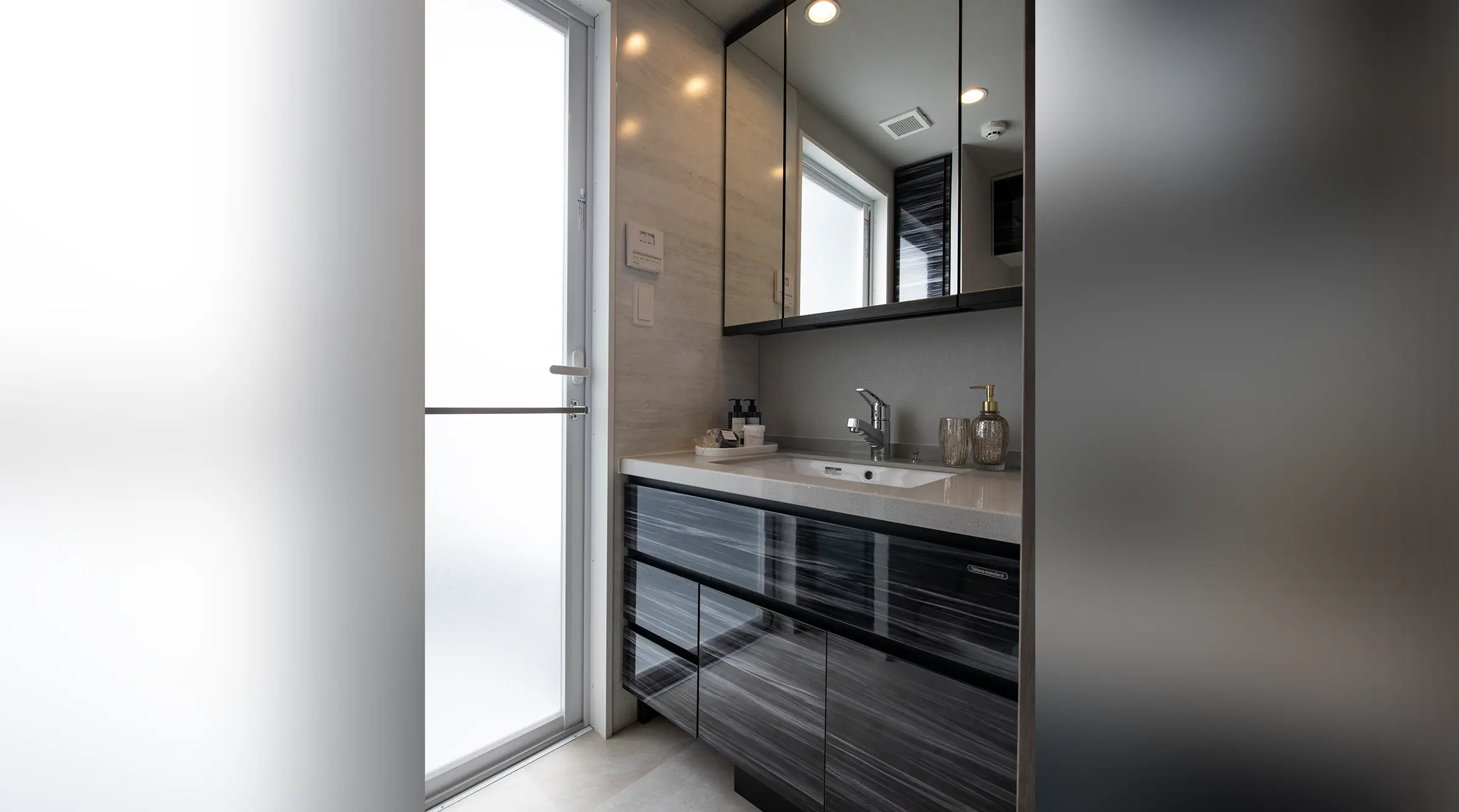 POWDER ROOM